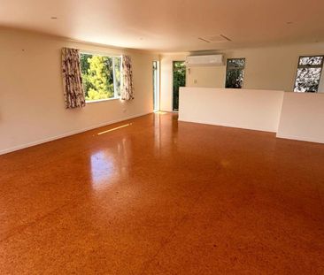 Barn-Style Home on Kiwifruit Orchard - Katikati - Photo 2