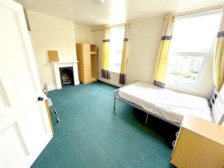 4 bedroom terraced house to rent - Photo 4