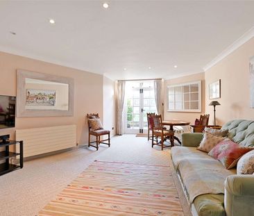 A charming Grade II listed riverside cottage set in the heart of Et... - Photo 2