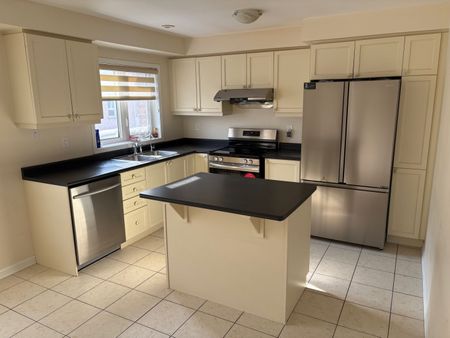 For Lease - 27 Ariel Road Unit# Main, Brampton, Ontario - Photo 5