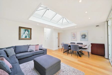 2 bedroom flat in St John's Wood - Photo 5