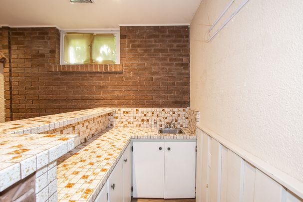 All Inclusive Spacious Bachelor Unit For Rent!! - Photo 1