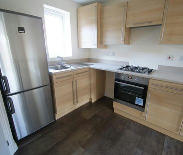 Semi-detached house to rent on - Photo 6