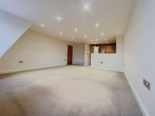 Darville House, Oxford Road East, Windsor, Berkshire, SL4 1EF - Photo 1