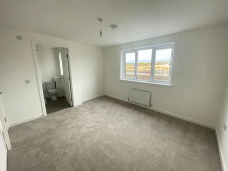 3 bedroom semi-detached house to rent - Photo 2