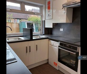3 bedroom semi-detached house to rent - Photo 1