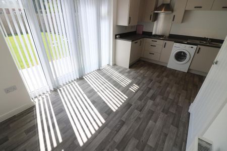 3 bedroom semi-detached house to rent - Photo 4