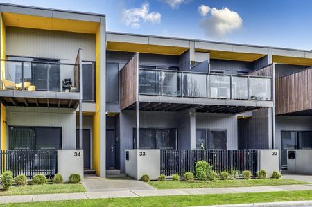 Location Perfect – A Property to Match - Photo 5