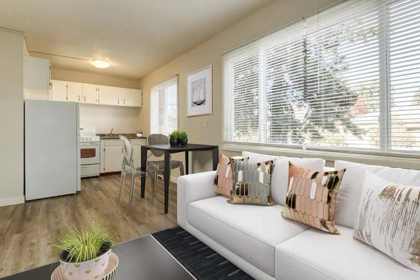 - 1 Bedroom at King's Court - Photo 1