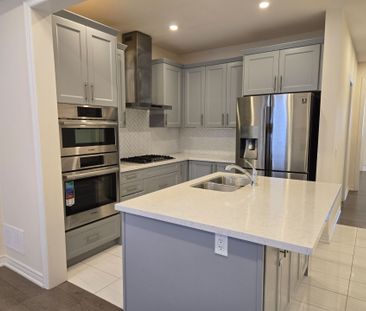 For Lease - 8 Beasley Grove, Hamilton, Ontario - Photo 1