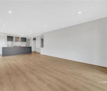 Modern Family Living in Mambourin Estate – Comfort, Space & Conveni... - Photo 5