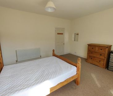 4 bedroom terraced house to rent - Photo 2