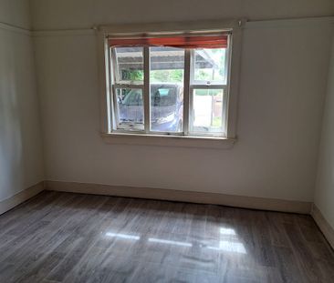 $900/PW 3-4 Bedrooms 1 Bathroom - Photo 1