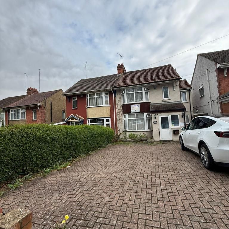 1 bedroom in a house share to rent - Photo 1