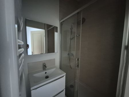 Location Appartement 3 pièces 85m² LILLE 59000 - Photo 4