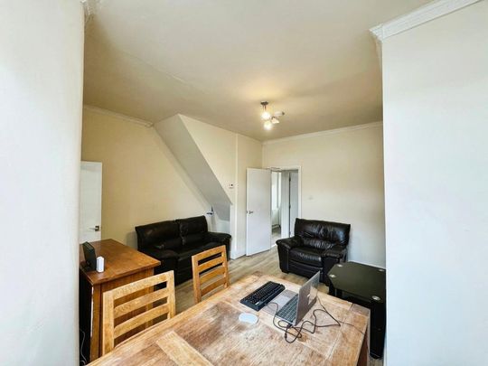 4 bedroom terraced house to rent - Photo 1