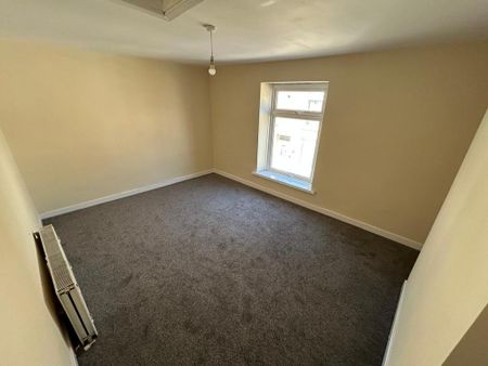 2 bedroom end of terrace house to rent - Photo 3