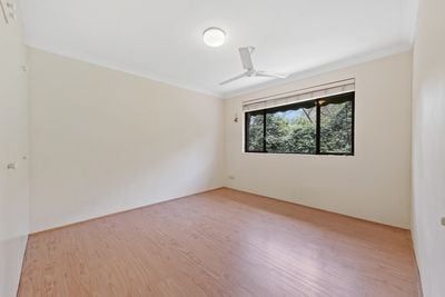 Spacious and Modern Living - Photo 4