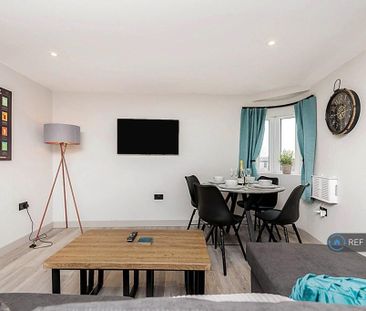 2 bedroom penthouse to rent - Photo 3