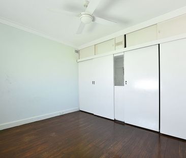 Charming & Classic 2-Bedroom Home with Large Backyard - Photo 2