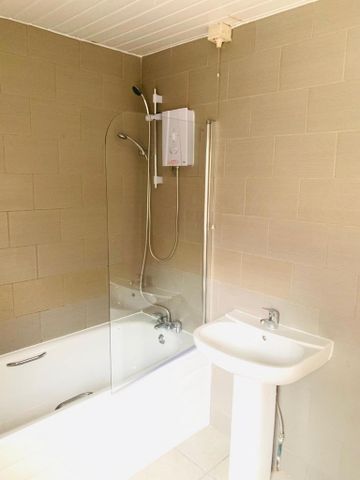 4 bedroom terraced house to rent - Photo 5