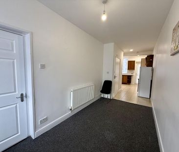 7 bedroom semi-detached house to rent - Photo 2