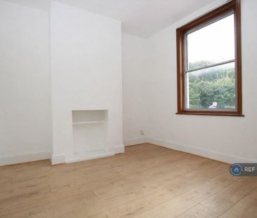 2 bedroom end of terrace house to rent - Photo 4