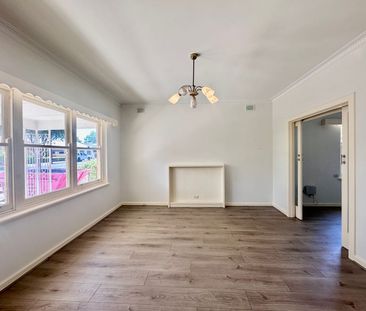 Spacious 4-Bedroom House in Melrose Park - Photo 4