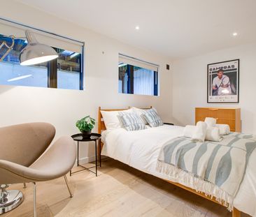 5 Bed Terraced House, Savona Close, SW19 - Photo 2