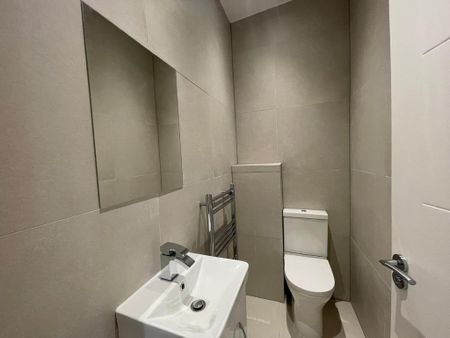 2 bedroom mews to rent - Photo 5