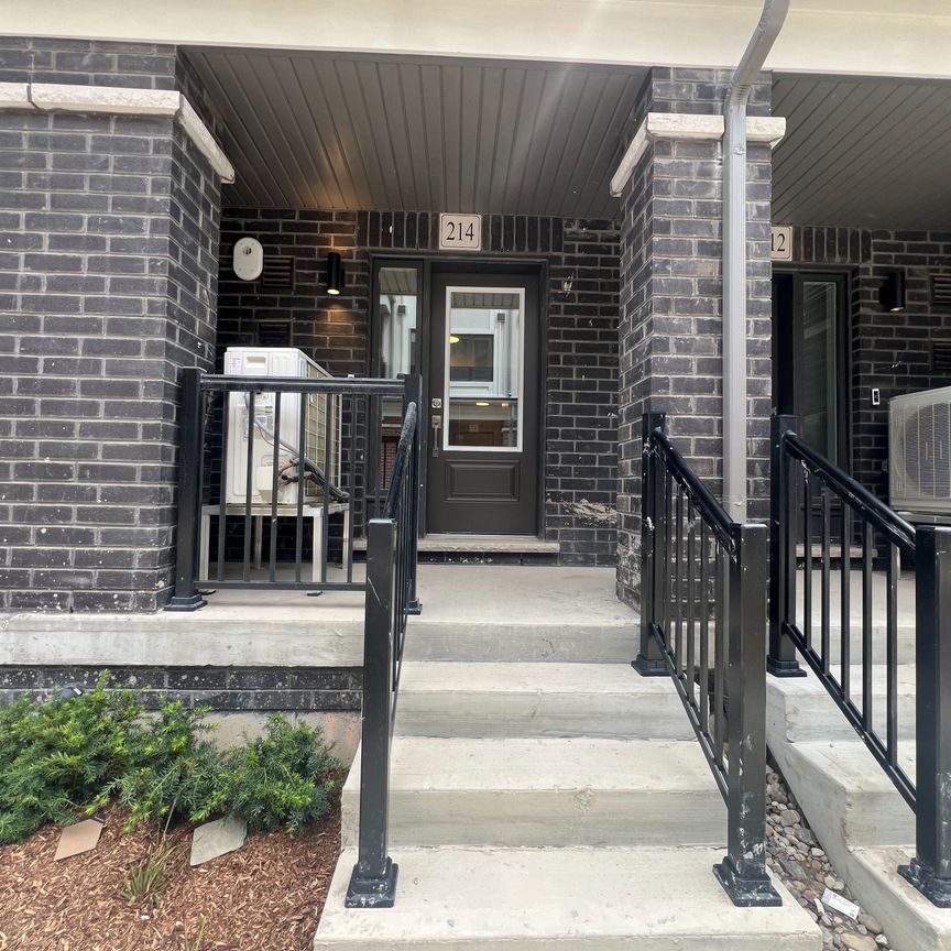 For Lease - 214 Matawin Lane, Richmond Hill, Ontario - Photo 1