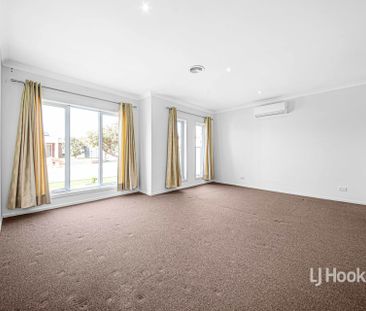 11 Derham Drive, Point Cook VIC, Belconnen - Photo 4