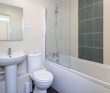 Farnham Road, Guildford, GU2 - Photo 2