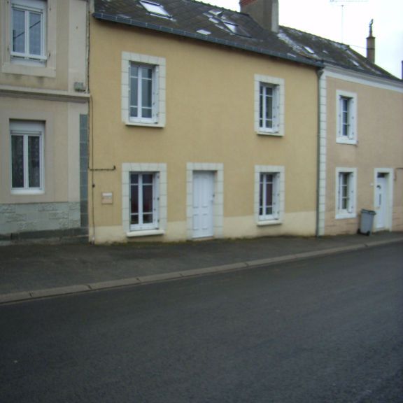 VILLIERS CHARLEMAGNE, maison de bourg T4 - Photo 1