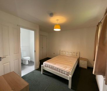 1 bedroom in a house share to rent - Photo 4