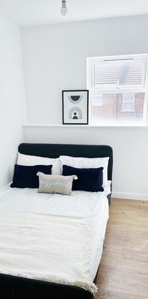 1 bedroom in a flat share to rent - Photo 1