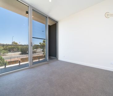 2 BEDROOM APARTMENT WITH CITY VIEWS@$750 per week - Photo 2