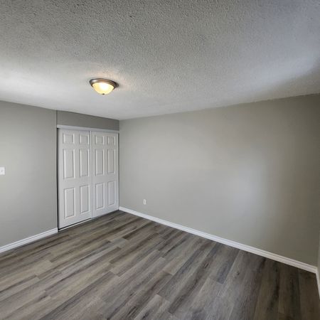 For Lease - 725 Cricklewood Drive Unit# 5, Oshawa, Ontario - Photo 4