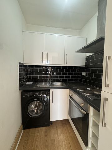 1 Bed Flat, London, E15 - Photo 5