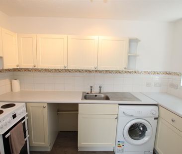 2 bedroom Flat to let - Photo 4