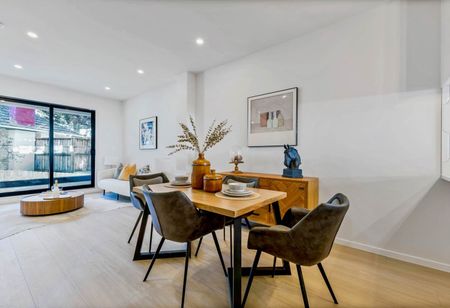 Beautiful Town house at Glenfield - Photo 5
