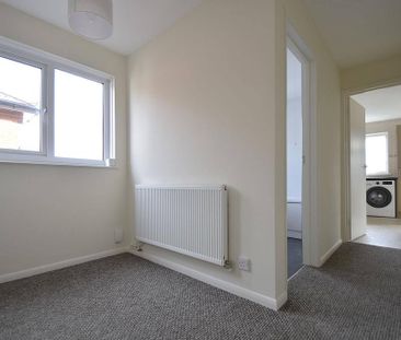 2 bedroom semi-detached house to rent - Photo 6
