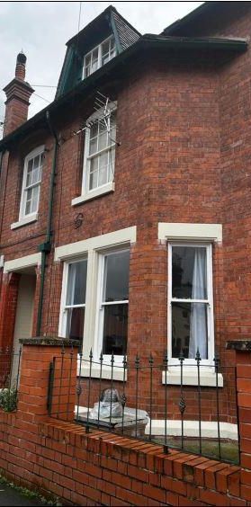 1 bedroom in a flat share to rent - Photo 1