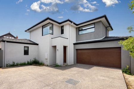 Stylish, Spacious & Perfectly Positioned – Your Ideal Family Home Awaits - Photo 2