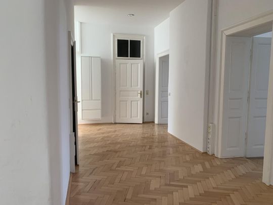 GroßzügigerTop-Altbau nächst Geidorfplatz mit Parkplätzen - Photo 1