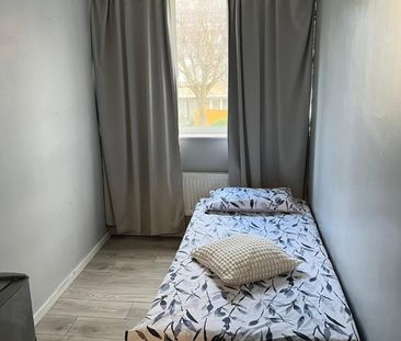 Room in a Shared Flat, Clark St, E1 - Photo 2