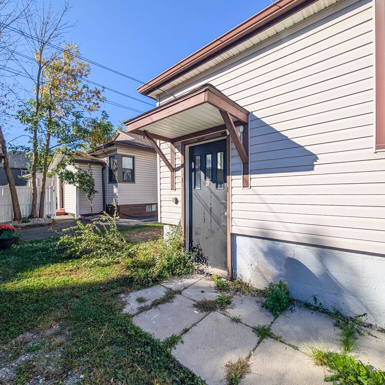 All Inclusive 2 Bedroom Unit In Welland! - Photo 1