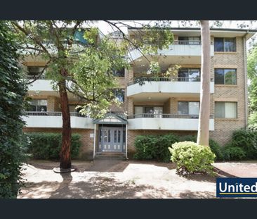 CENTRAL LOCATION 5 MINUTES TO STATION - Photo 4