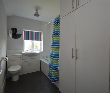 2 bedroom end of terrace house to rent - Photo 6