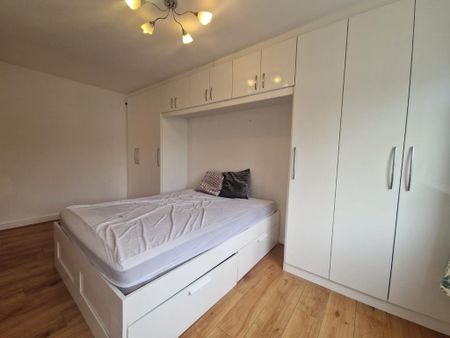 2 bedroom ground floor flat to rent - Photo 3